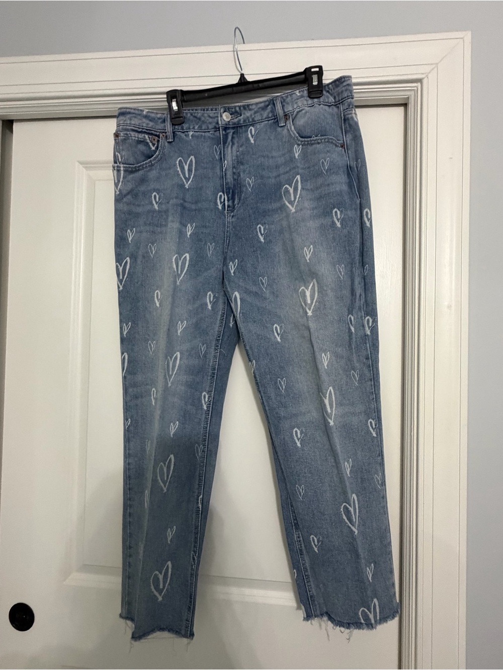 💜 3/$30 No Boundaries Blue Heart-Print Ankle Jeans